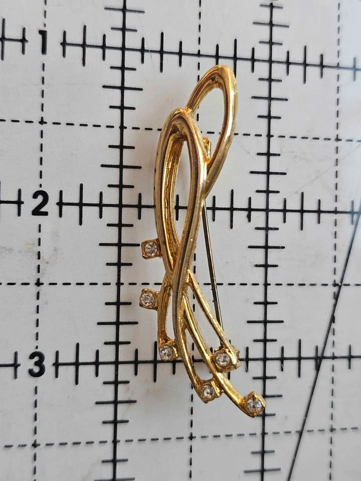 Vintage Gold-Tone Ribbon Spray Brooch - photo 5
