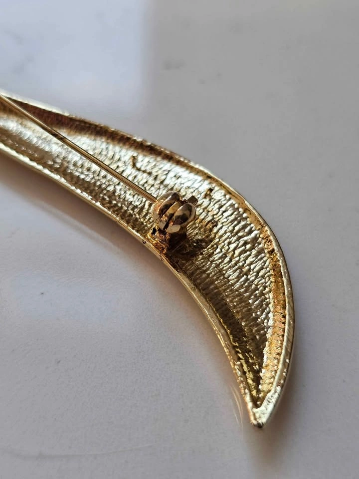 Vintage Sculptural Wave Brooch - Gold Tone & Rhinestones - photo 4