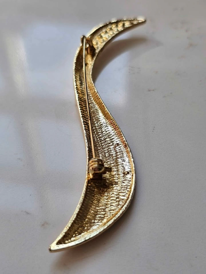 Vintage Sculptural Wave Brooch - Gold Tone & Rhinestones - photo 5