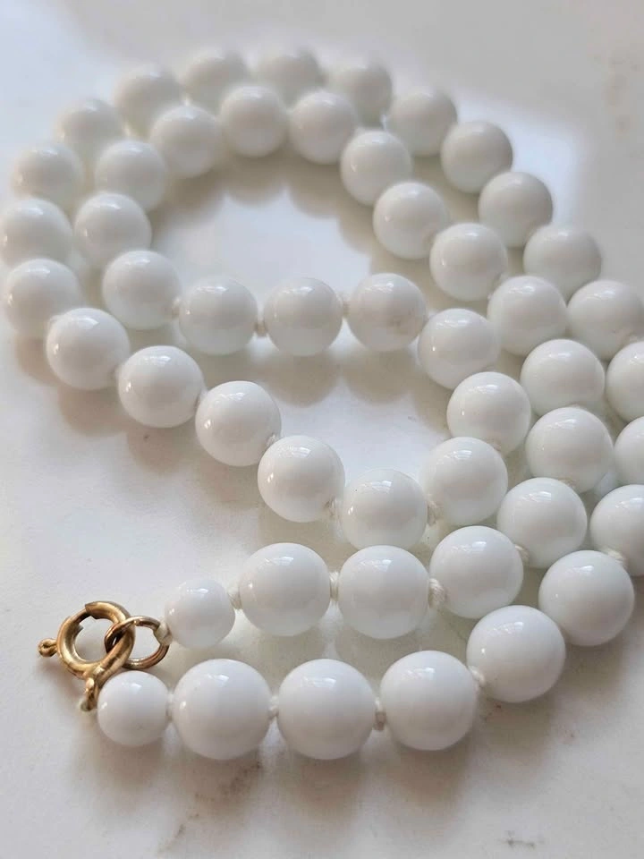 Vintage 16" Milk Glass Bead Necklace - Single Strand - 1950s - photo 2