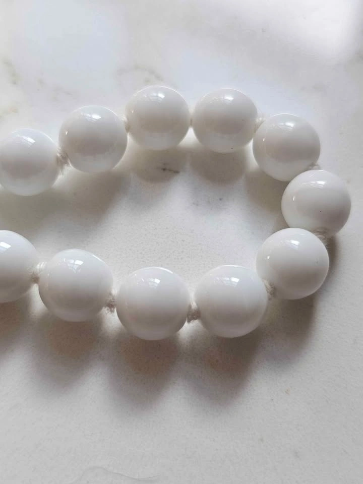 Vintage 16" Milk Glass Bead Necklace - Single Strand - 1950s - photo 3