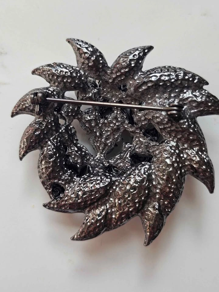 Vintage MCM Black Rhinestone Brooch - Prong Set - Japanned Finis - photo 3