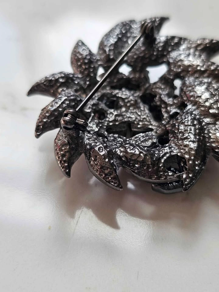 Vintage MCM Black Rhinestone Brooch - Prong Set - Japanned Finis - photo 4