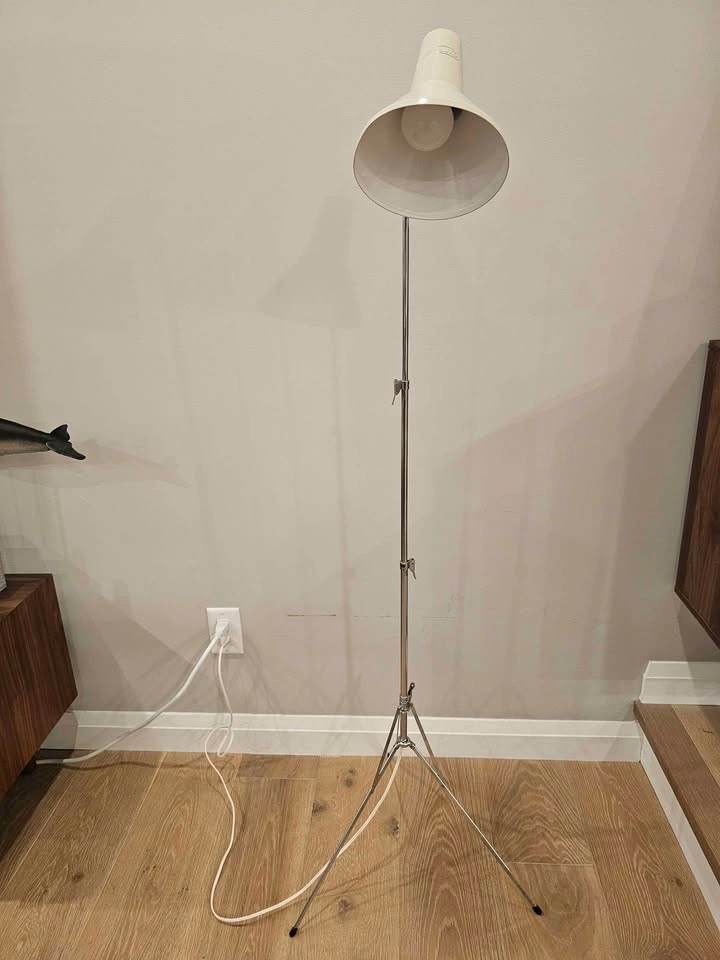 Vintage Luxo Tripod Floor Lamp – Adjustable / Folding - photo 2