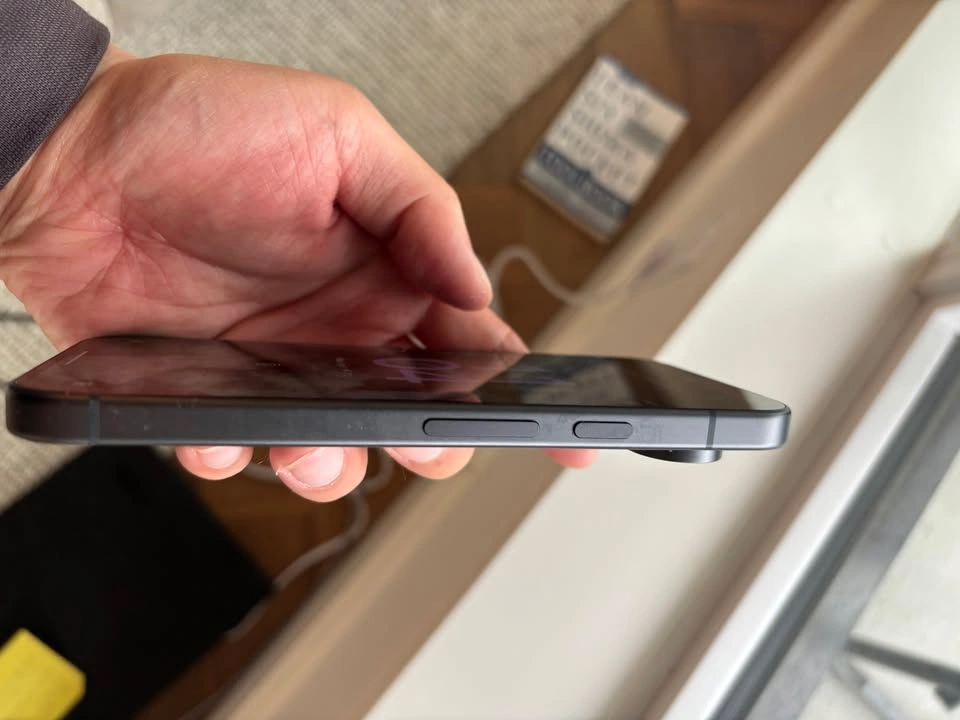 Google Pixel 9 128GB Black - 100% Battery Health - photo 3