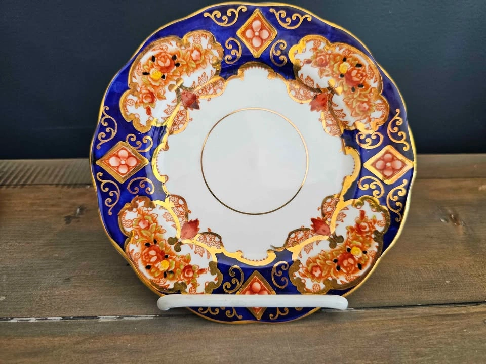 3 Royal Albert Crown Bone China "Heirloom" Plates - photo 2