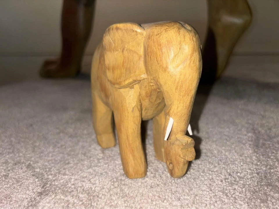 Wooden elephant figurine - photo 2