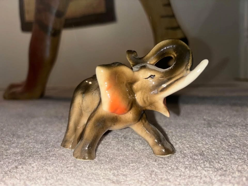 Ceramic elephant figurine - photo 2