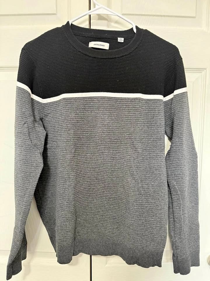 Men’s sweater M (TAKE 3 FOR $10)