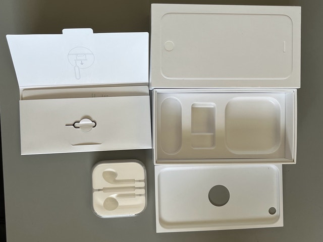 iPhone 6 box - photo 3