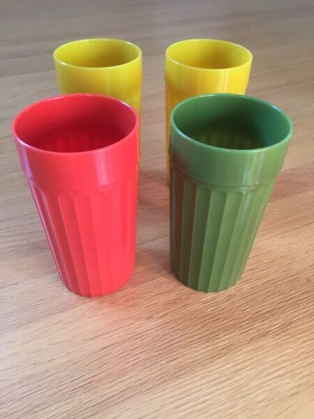 4 Vintage Plastic Camping Cups - photo 3