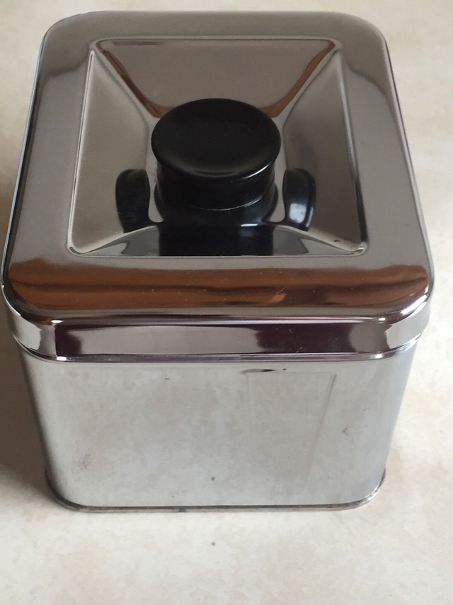 Eaton's Metal storage tin - photo 2