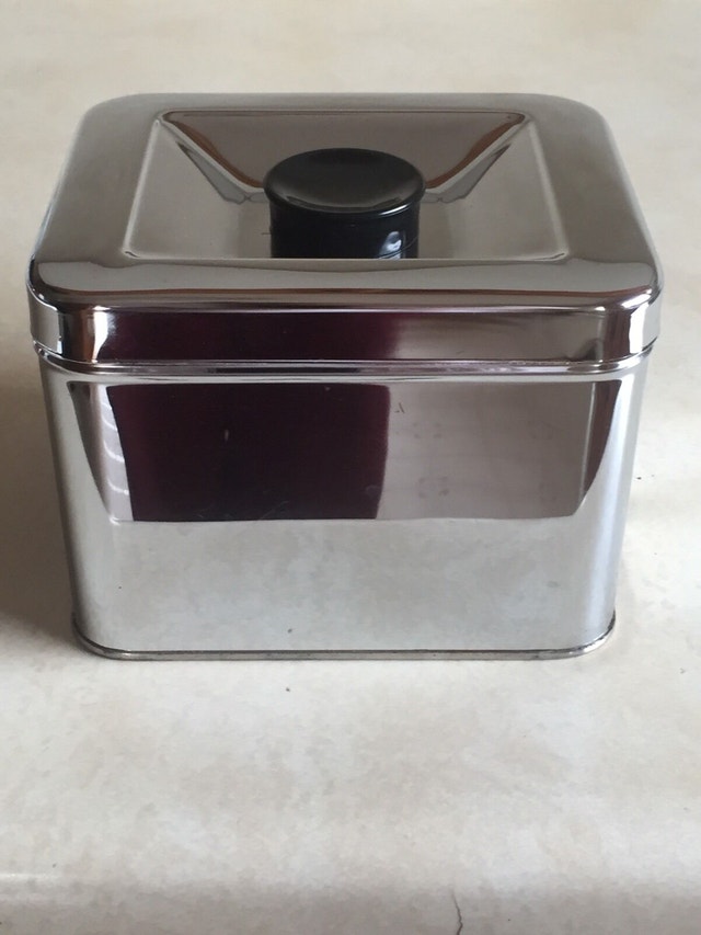 Eaton's Metal storage tin - photo 3