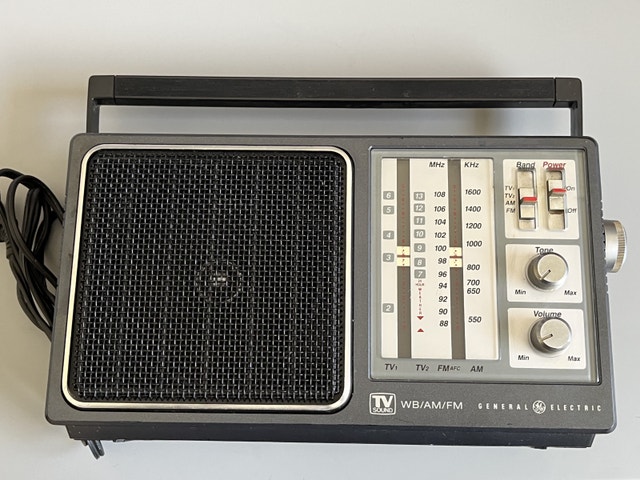 GE 4 Band TV / WB / AM / FM Radio / Receiver