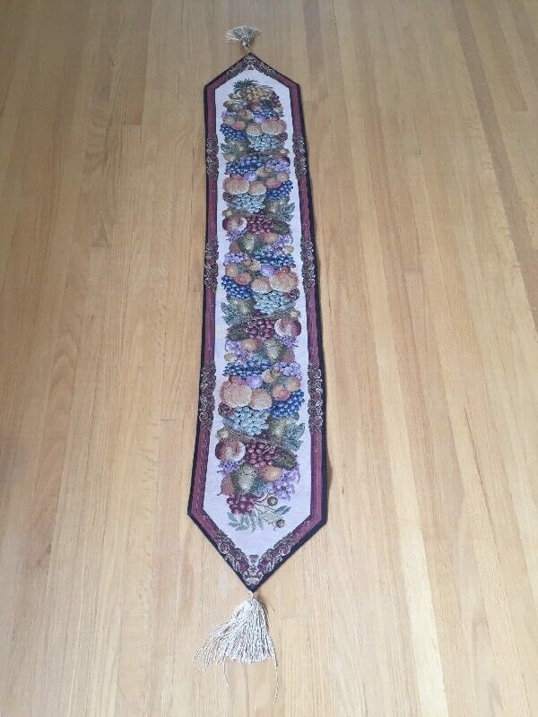 Table Runners & Doilies
