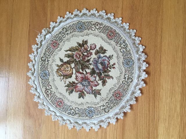 Table Runners & Doilies - photo 3
