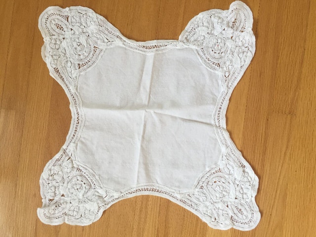 Table Runners & Doilies - photo 5