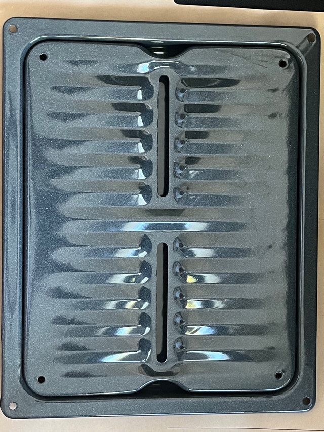 Brand new 2 piece Broiler Pan