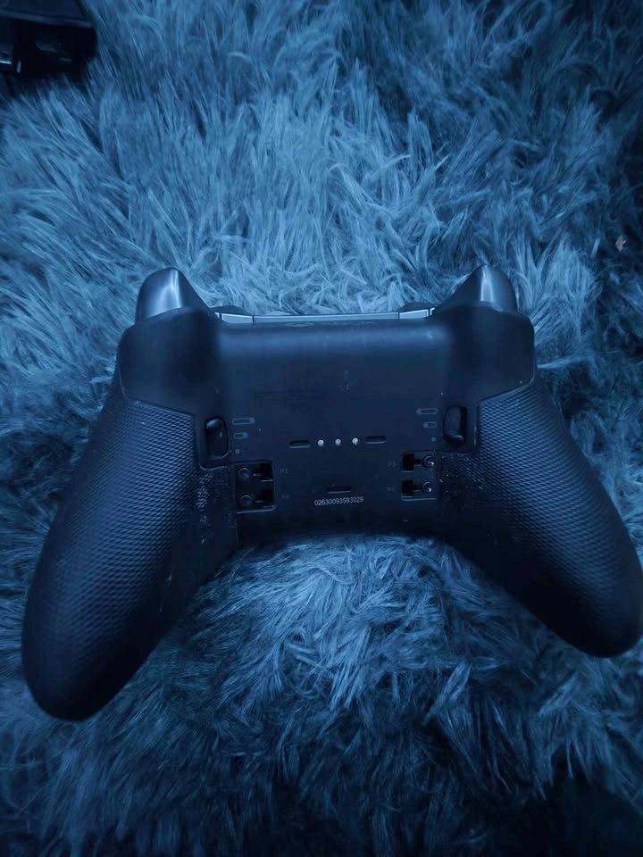 Xbox Elite Series 2 Controller - photo 2