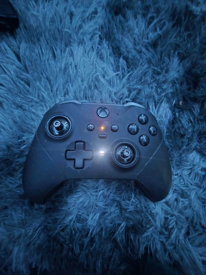 Xbox Elite Series 2 Controller - photo 3