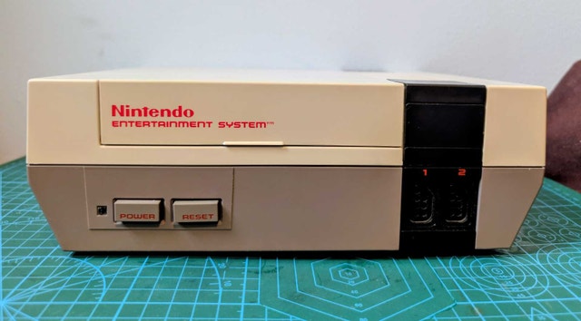 Nintendo NES-001 + Batman. Parts, or Not working! - photo 2