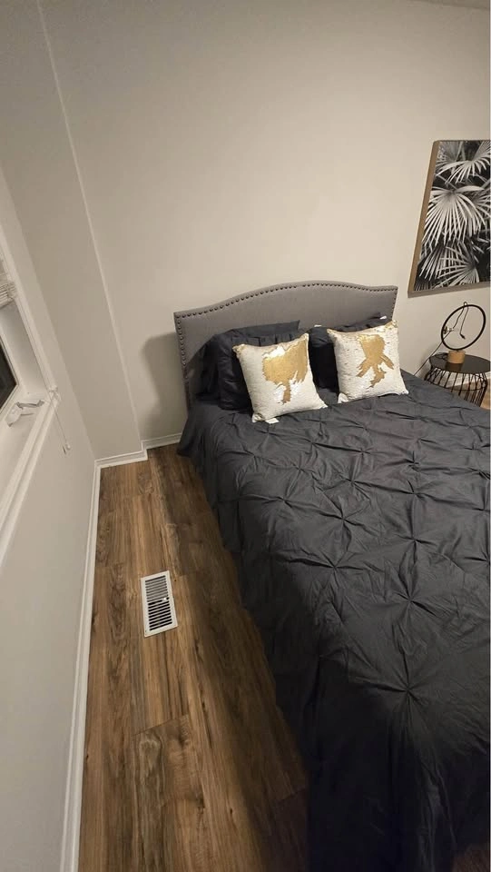 Queen Bed with Mattress - photo 2