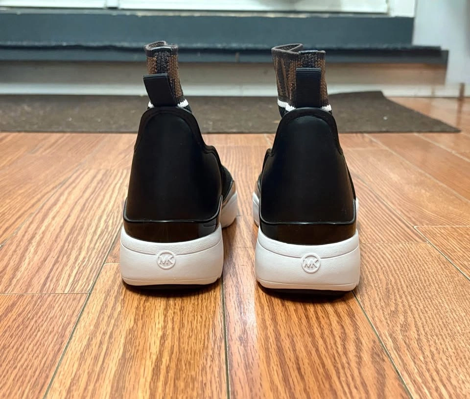 Michael Kors Boots (Size 8-8.5) - photo 3