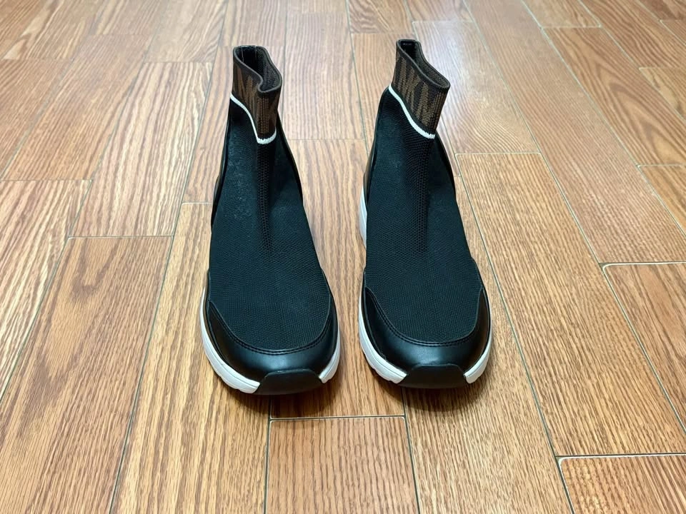 Michael Kors Boots (Size 8-8.5) - photo 4
