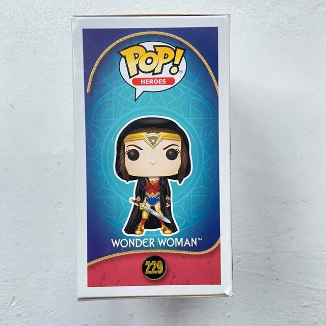 Funko POP! #229 DC Heroes Wonder Woman with Cloak image indicator(2)