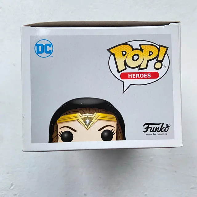 Funko POP! #229 DC Heroes Wonder Woman with Cloak image indicator(5)