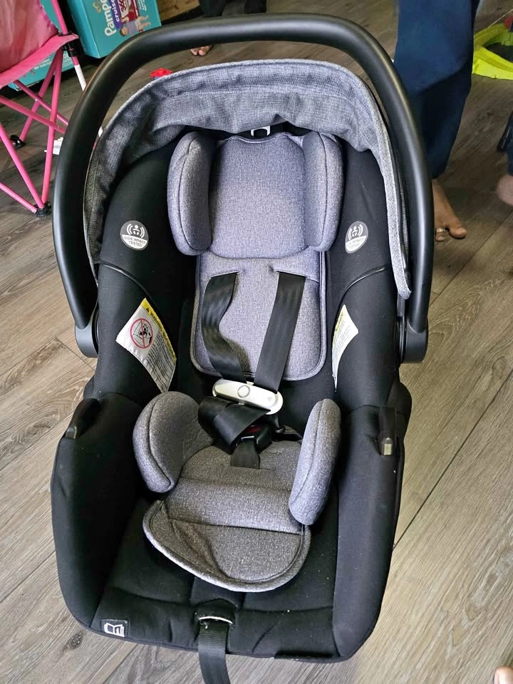 Evenflo Infant Car Seat with Base - Great Condition