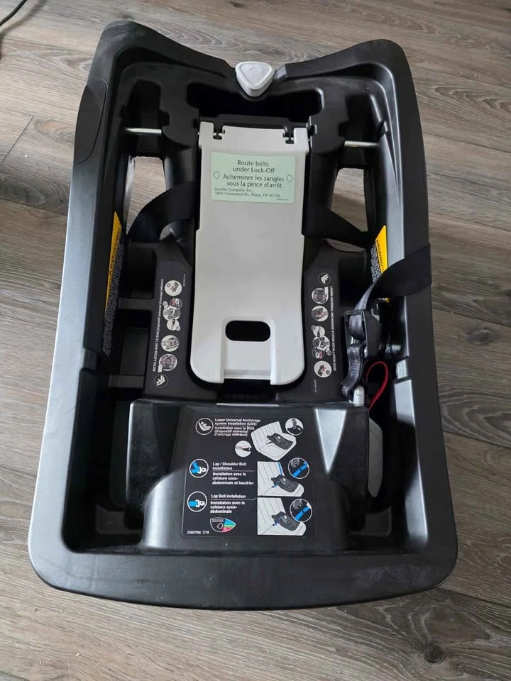 Evenflo Infant Car Seat with Base - Great Condition - photo 3