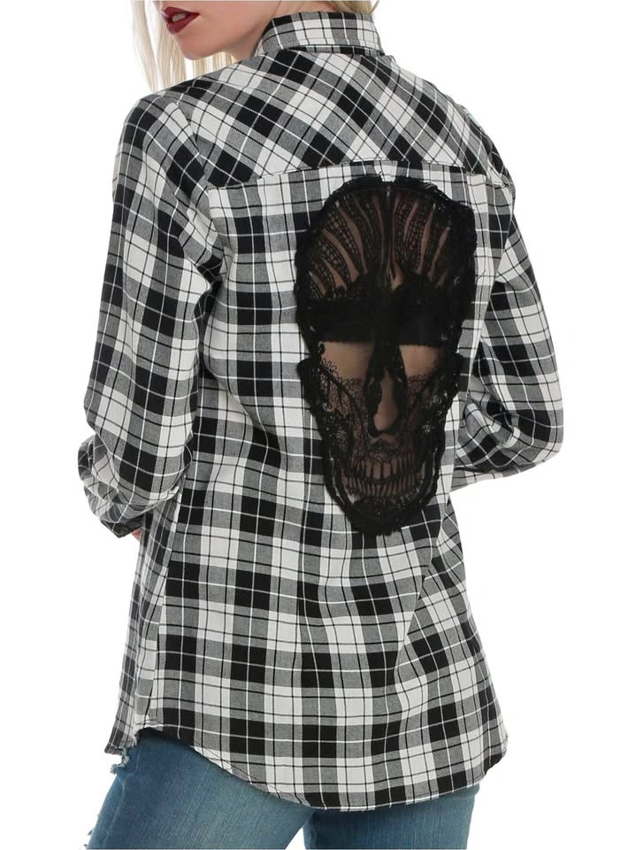 Hot Topic Women’s Black & White Skull Plaid Shirt Size L