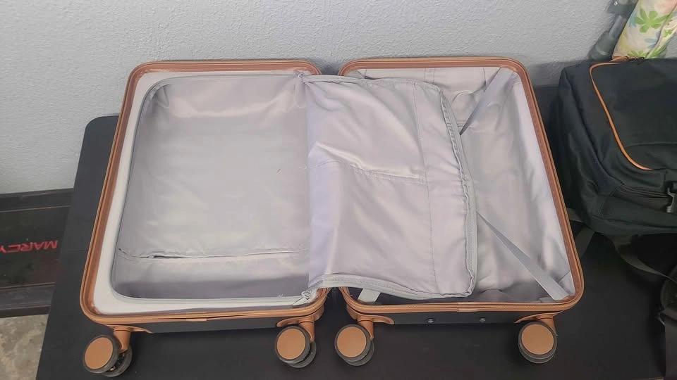 Carry-on Spinner Suitcase with matching backpack - photo 2