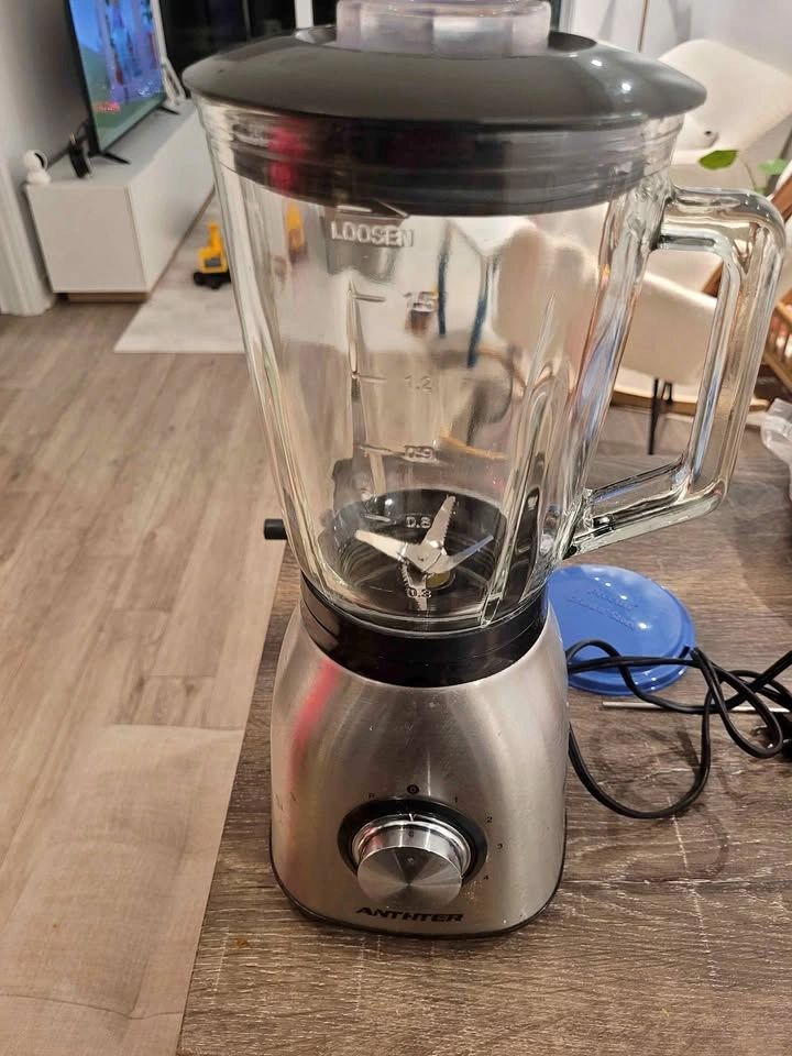Anther Countertop Blender – Like New! Price: $35