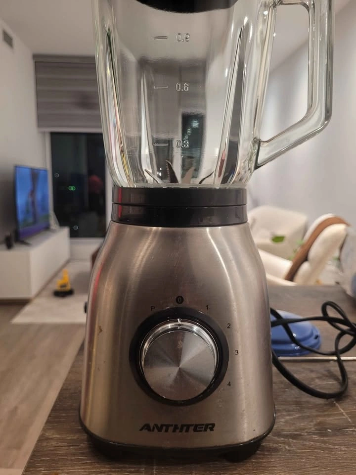 Anther Countertop Blender – Like New! Price: $35 - photo 2