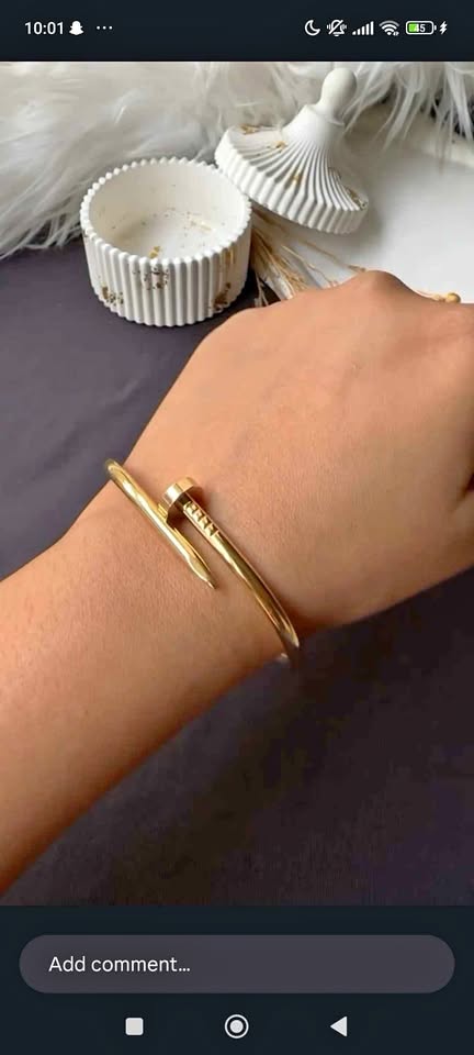 Un clou bracelet waterproof