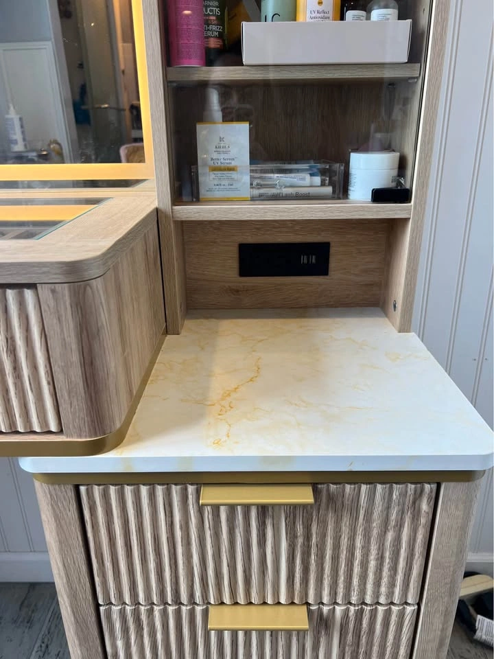 Gorgeous Vanity Table with Storage - photo 3