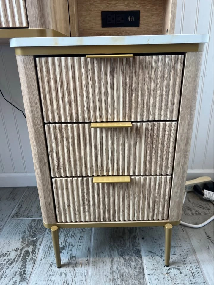 Gorgeous Vanity Table with Storage - photo 4