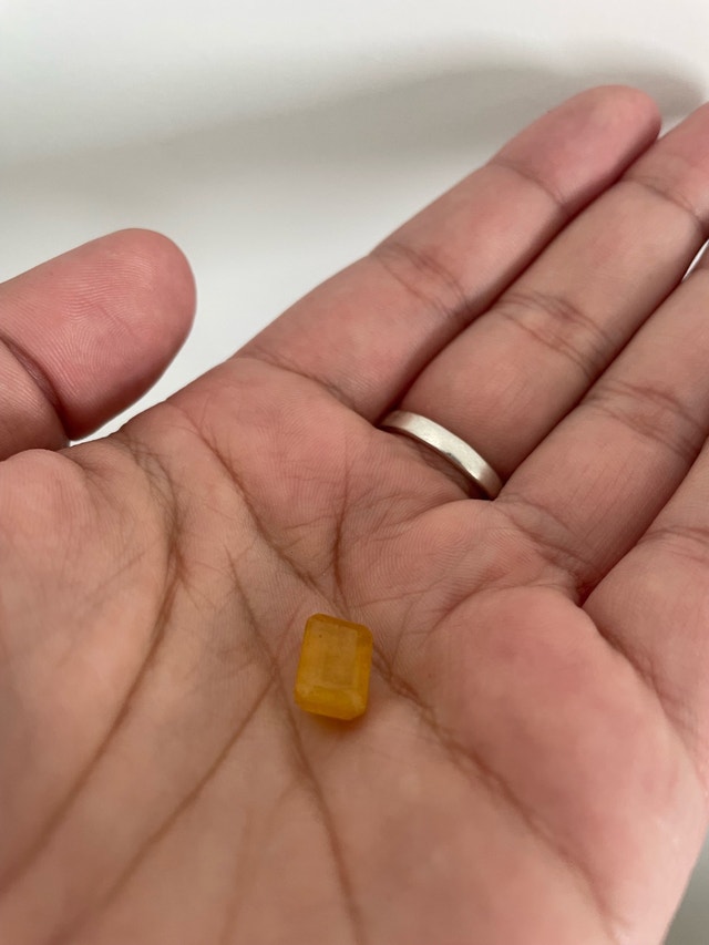 Natural Yellow Sapphire (Pukhraj) ~6 Carat | Step Cut | Bangkok - photo 3