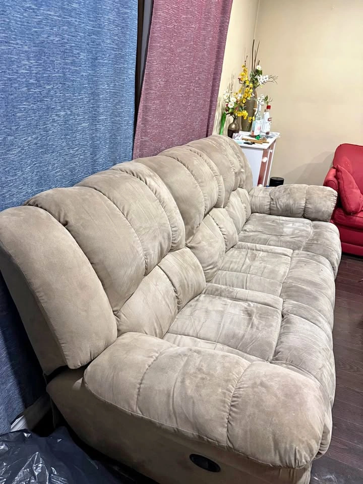 3 Seater Recliner Couch - Dual Reclining Seats