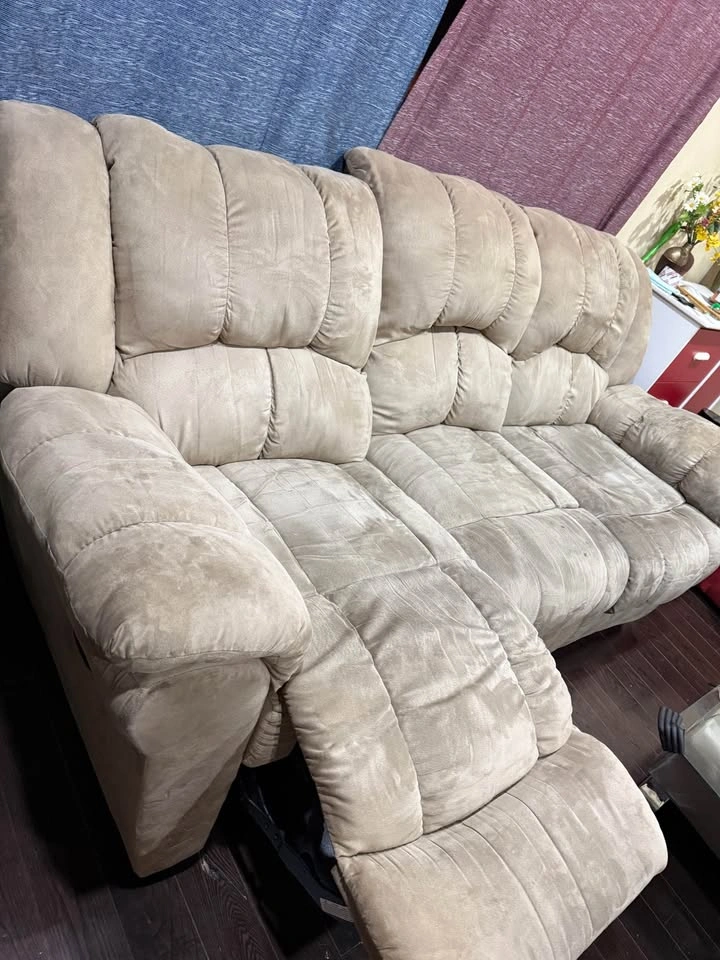 3 Seater Recliner Couch - Dual Reclining Seats - photo 2