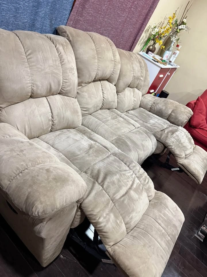 3 Seater Recliner Couch - Dual Reclining Seats - photo 3
