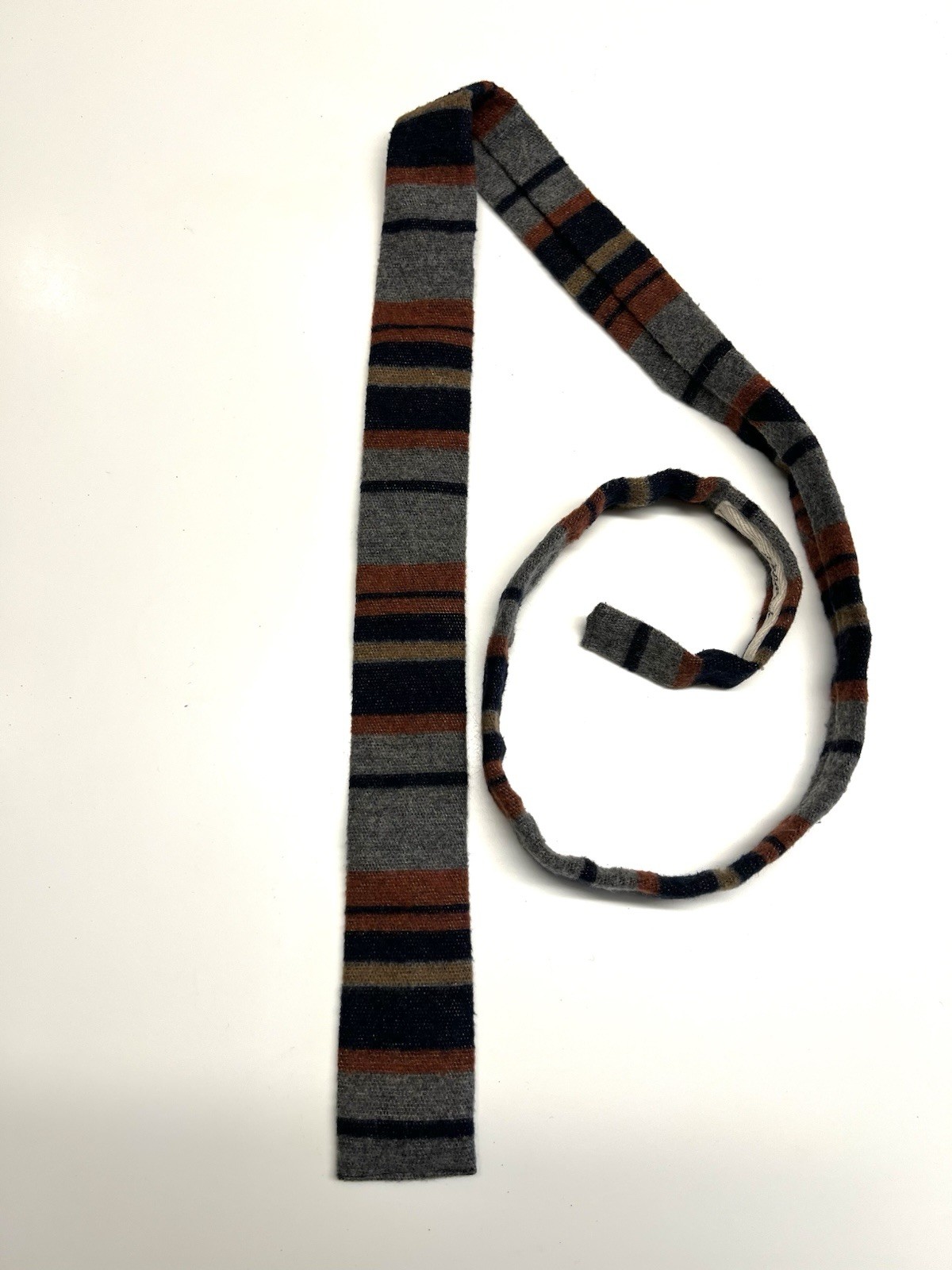 the Hill-side men's tie - MCD# 9 of 37 - Gently Used, Wool, Autu - photo 3