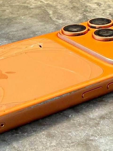 iPhone Screens 📱 High Quality Replacement