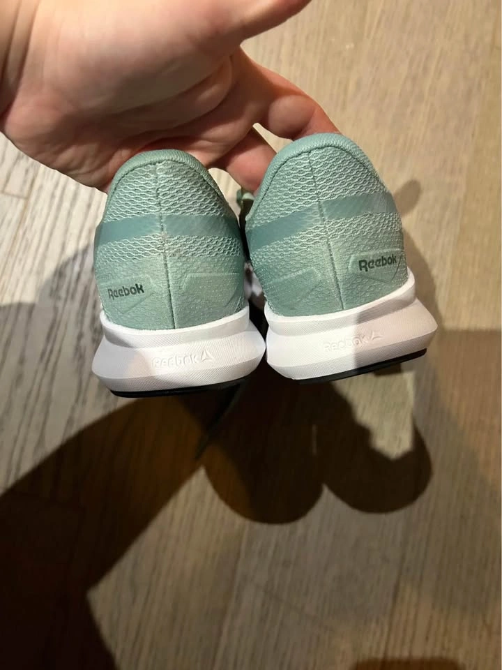 Woman’s Brand new size 6 Reebok shoes - photo 2
