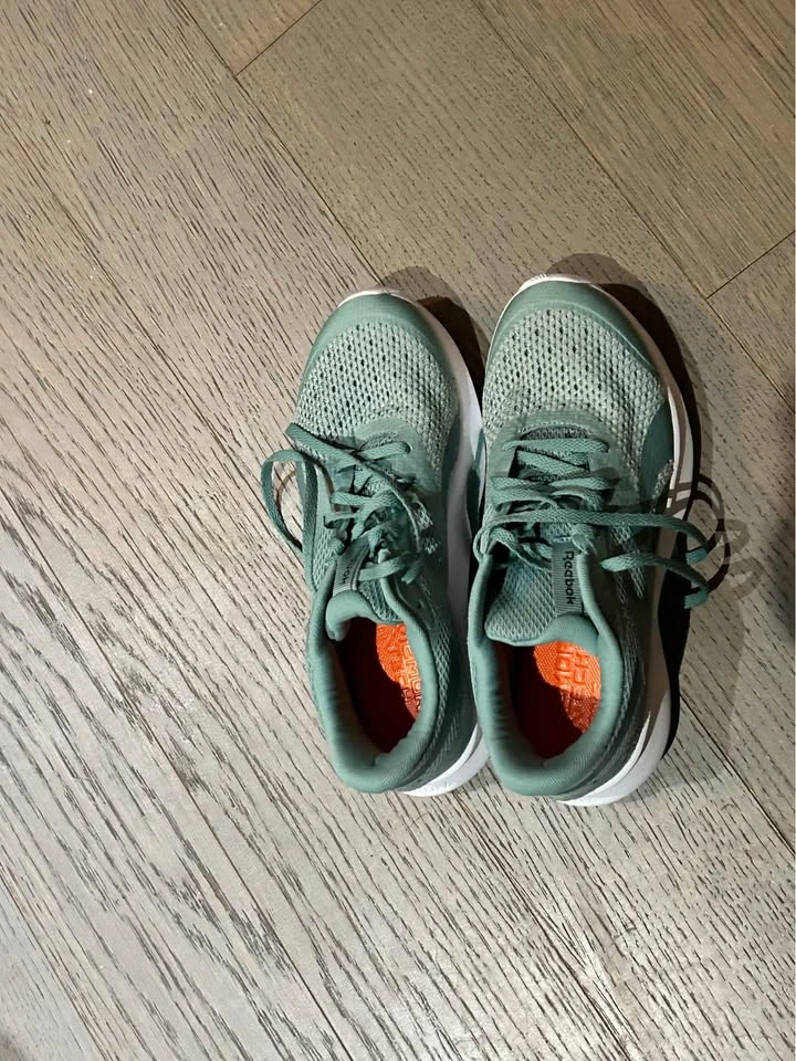 Woman’s Brand new size 6 Reebok shoes - photo 4