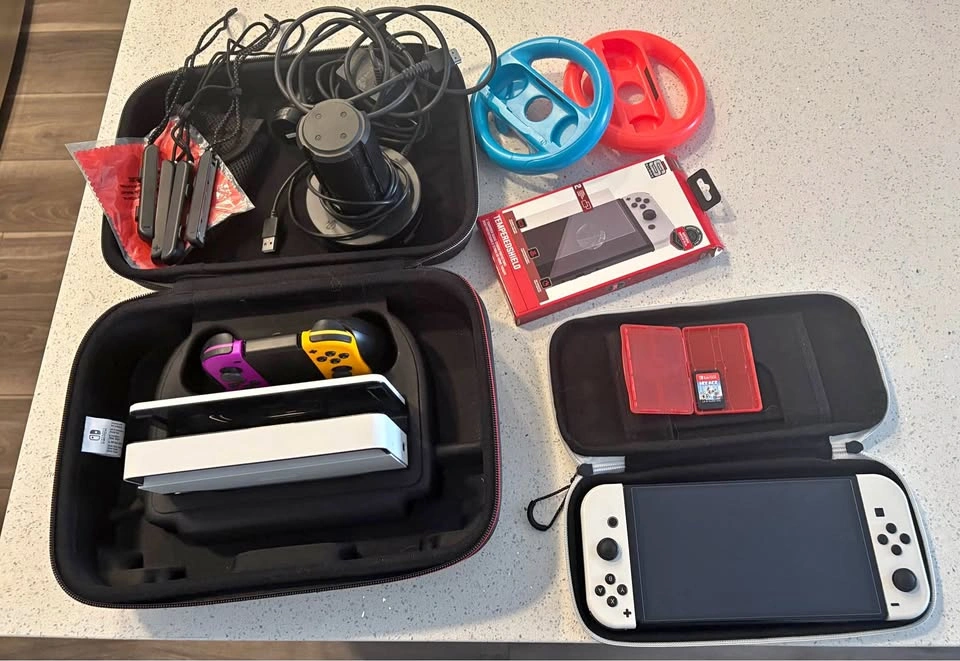 Nintendo Switch OLED White Bundle