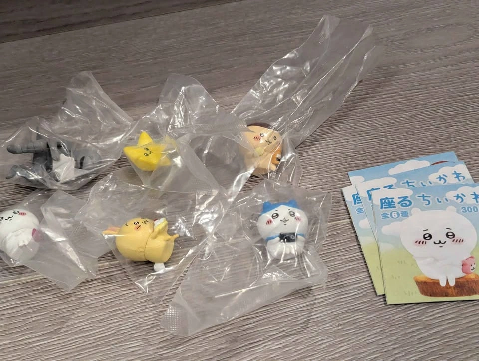 Chiikawa Sitting Capsule Gachapon Set - photo 2