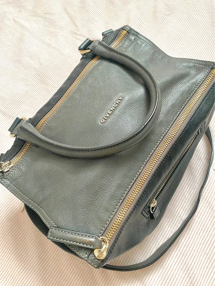 Authentic Tri Colore Givenchy Pandora Medium - photo 3